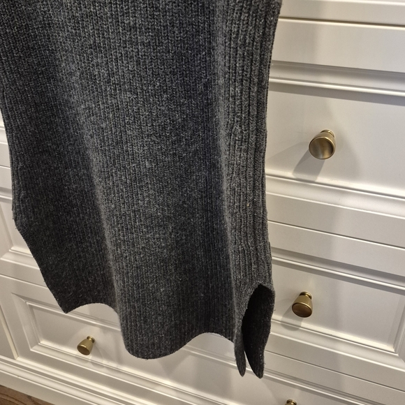 Theory Gray Ribbed Sweater - Picture 4 of 4